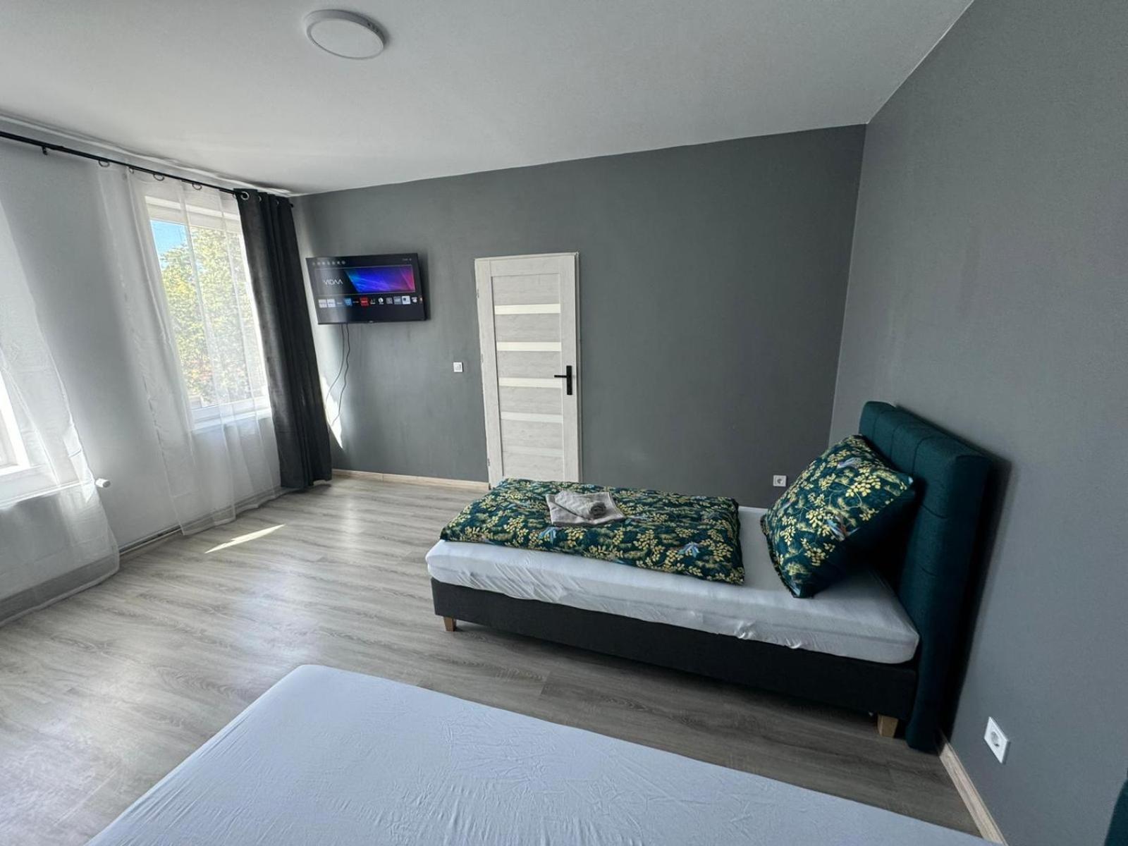 Guben Wohnungen Studio Bagian luar foto